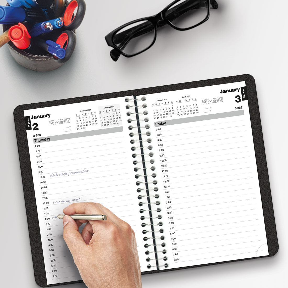 Essential Daily Planner 2025, English, Black, C2504.81T