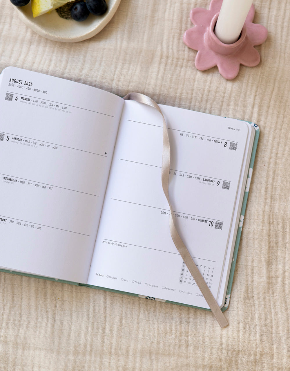 Letts Daisies Planner 2025-2026 #color_navy